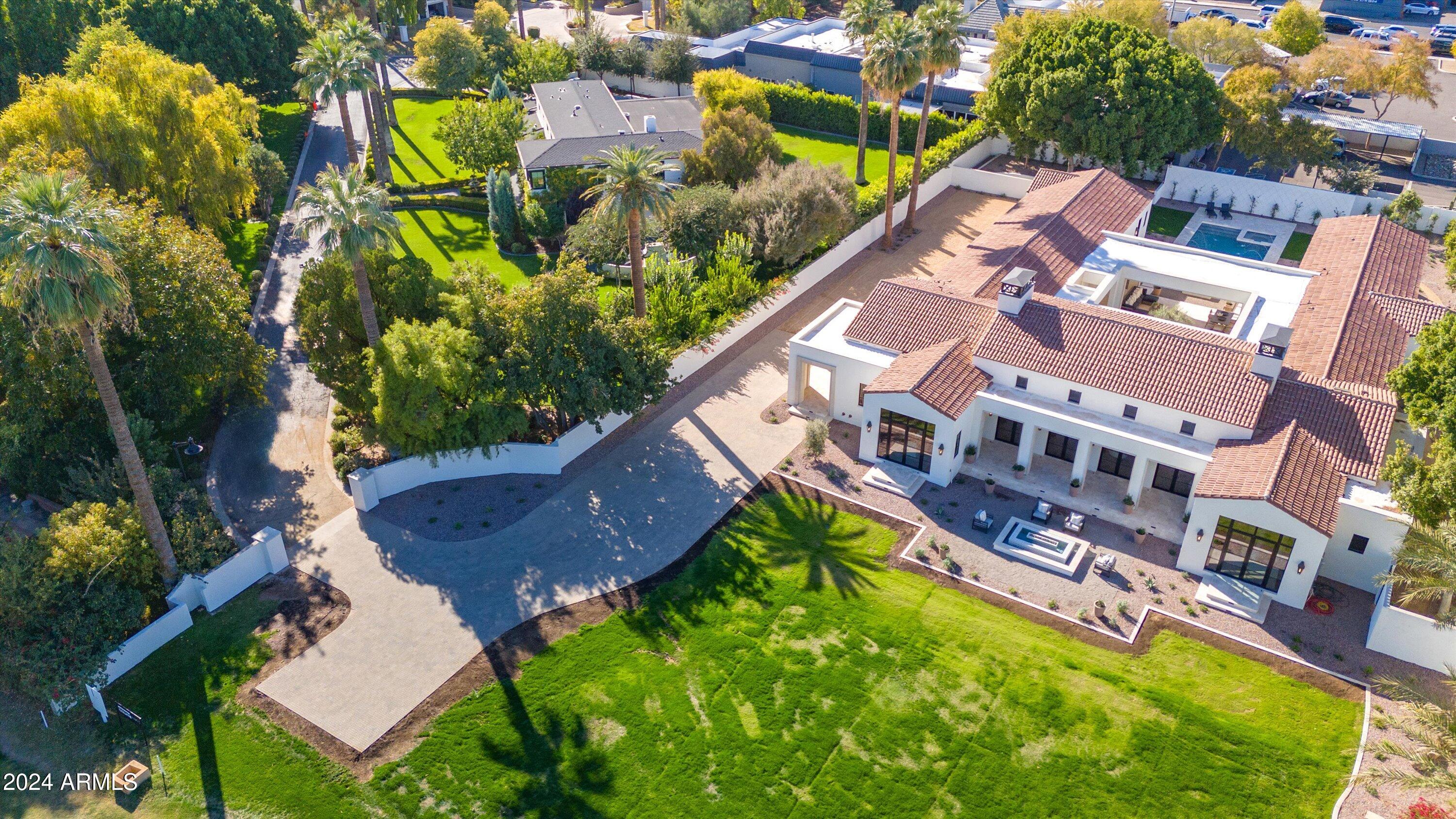 160 N COUNTRY CLUB Drive