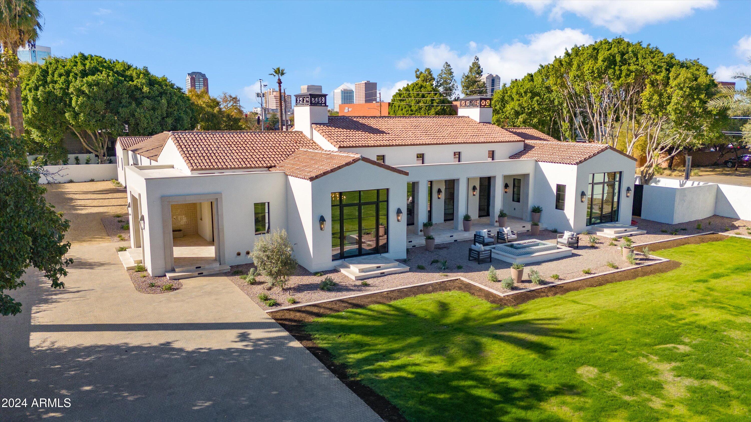 160 N COUNTRY CLUB Drive