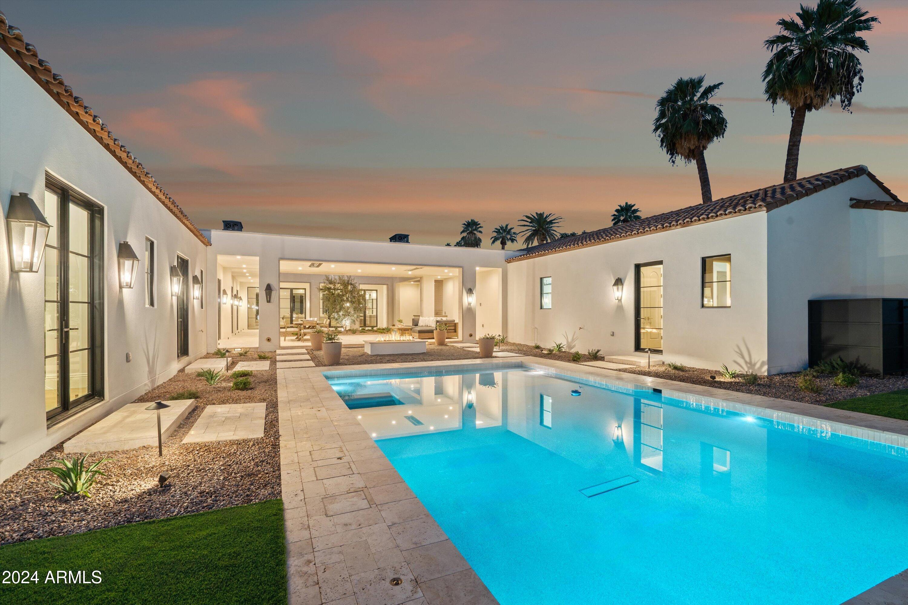 160 N COUNTRY CLUB Drive