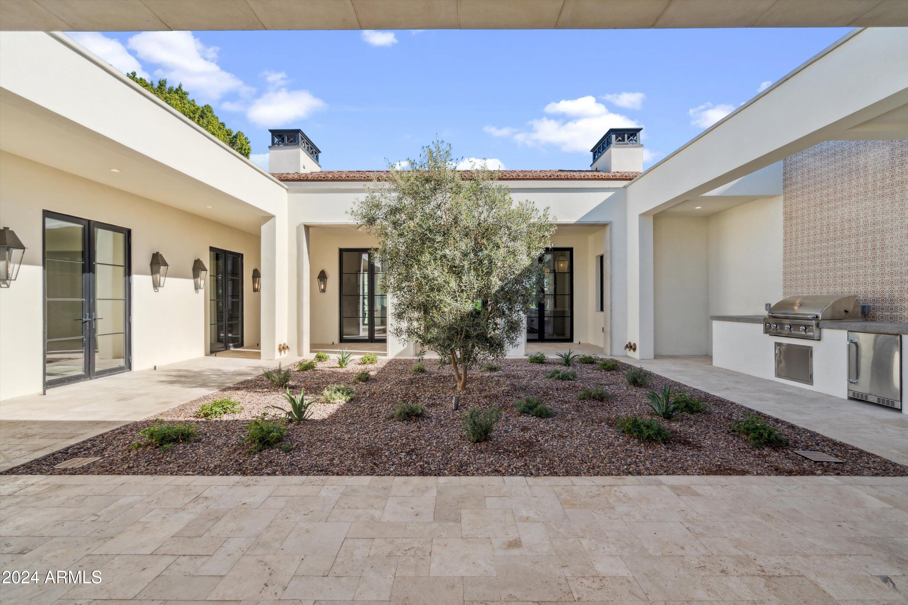 160 N COUNTRY CLUB Drive