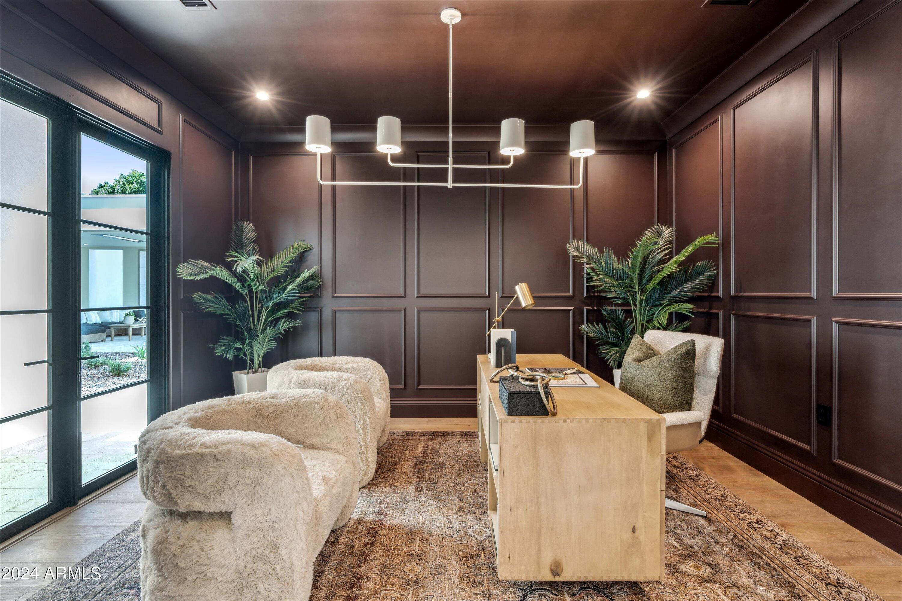 160 N COUNTRY CLUB Drive