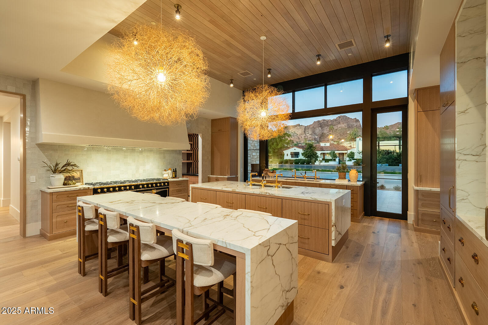 4729 E ARCADIA Lane