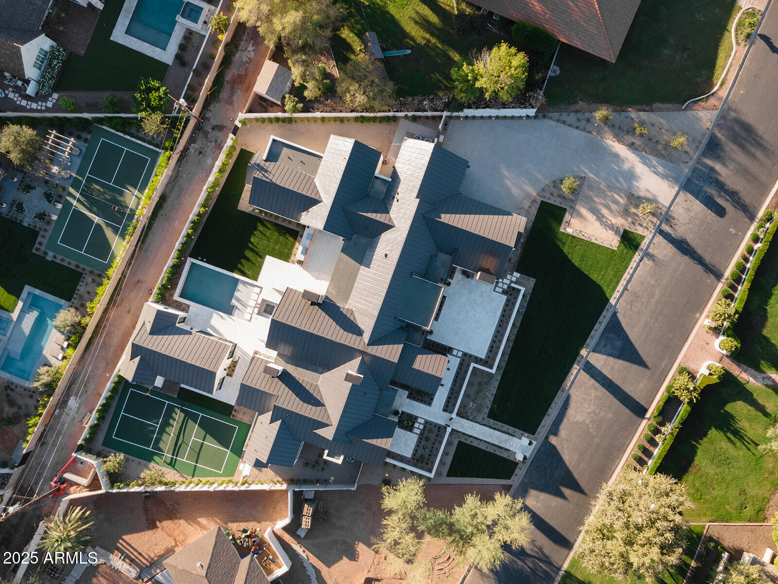 4729 E ARCADIA Lane