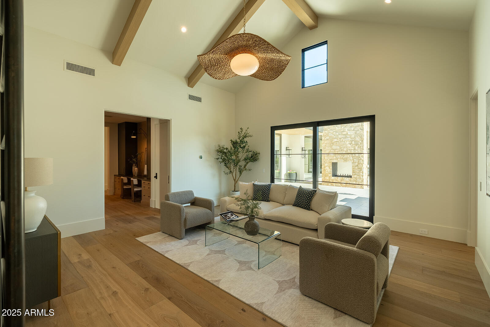 4729 E ARCADIA Lane
