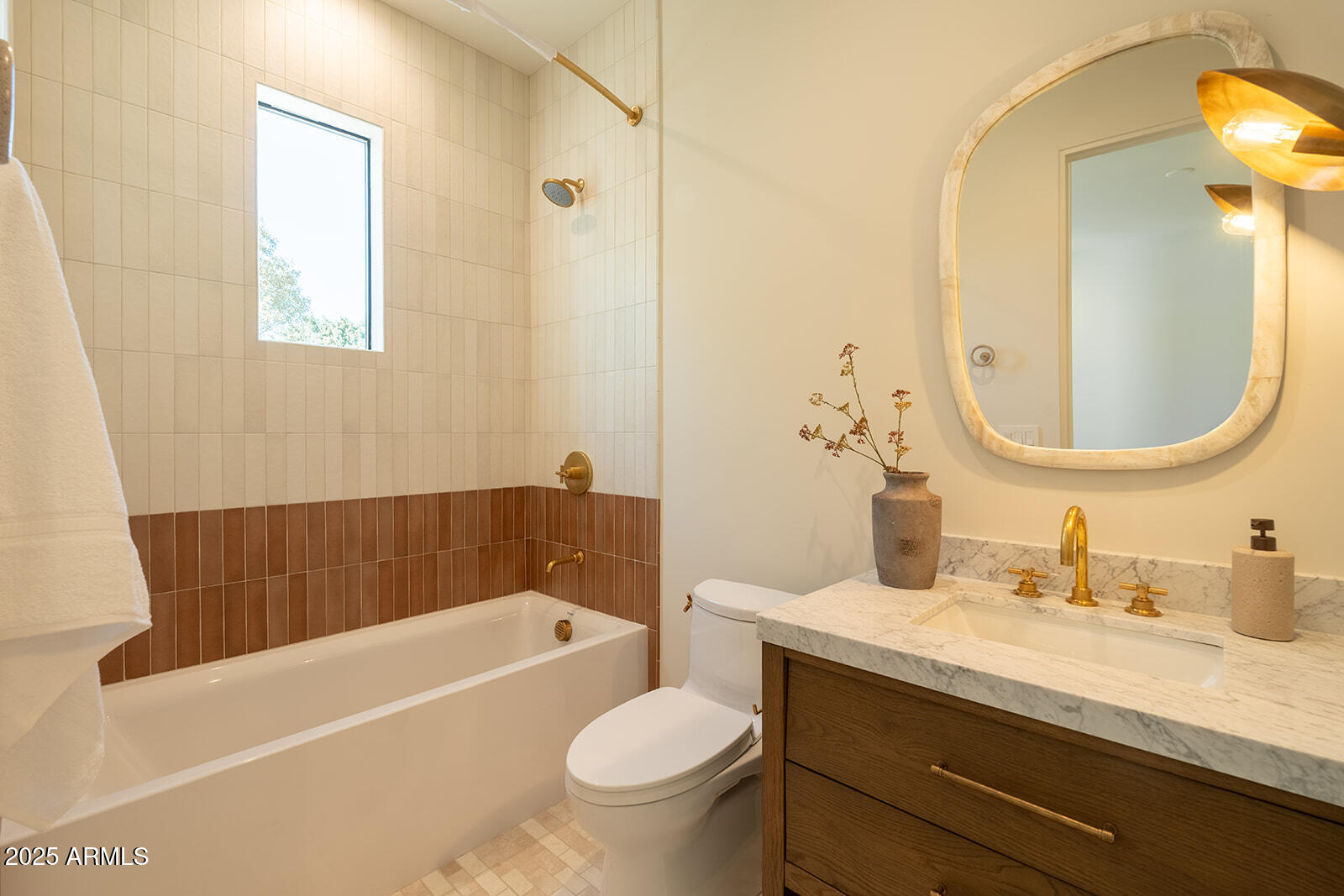 4729 E ARCADIA Lane