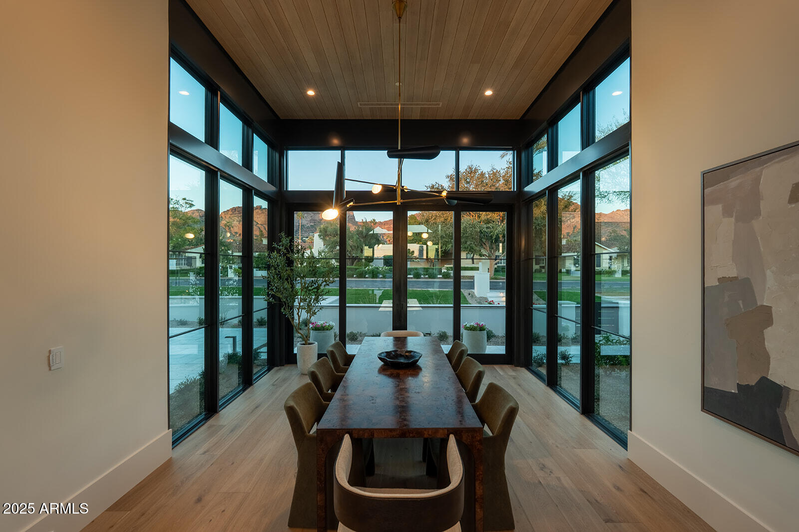 4729 E ARCADIA Lane