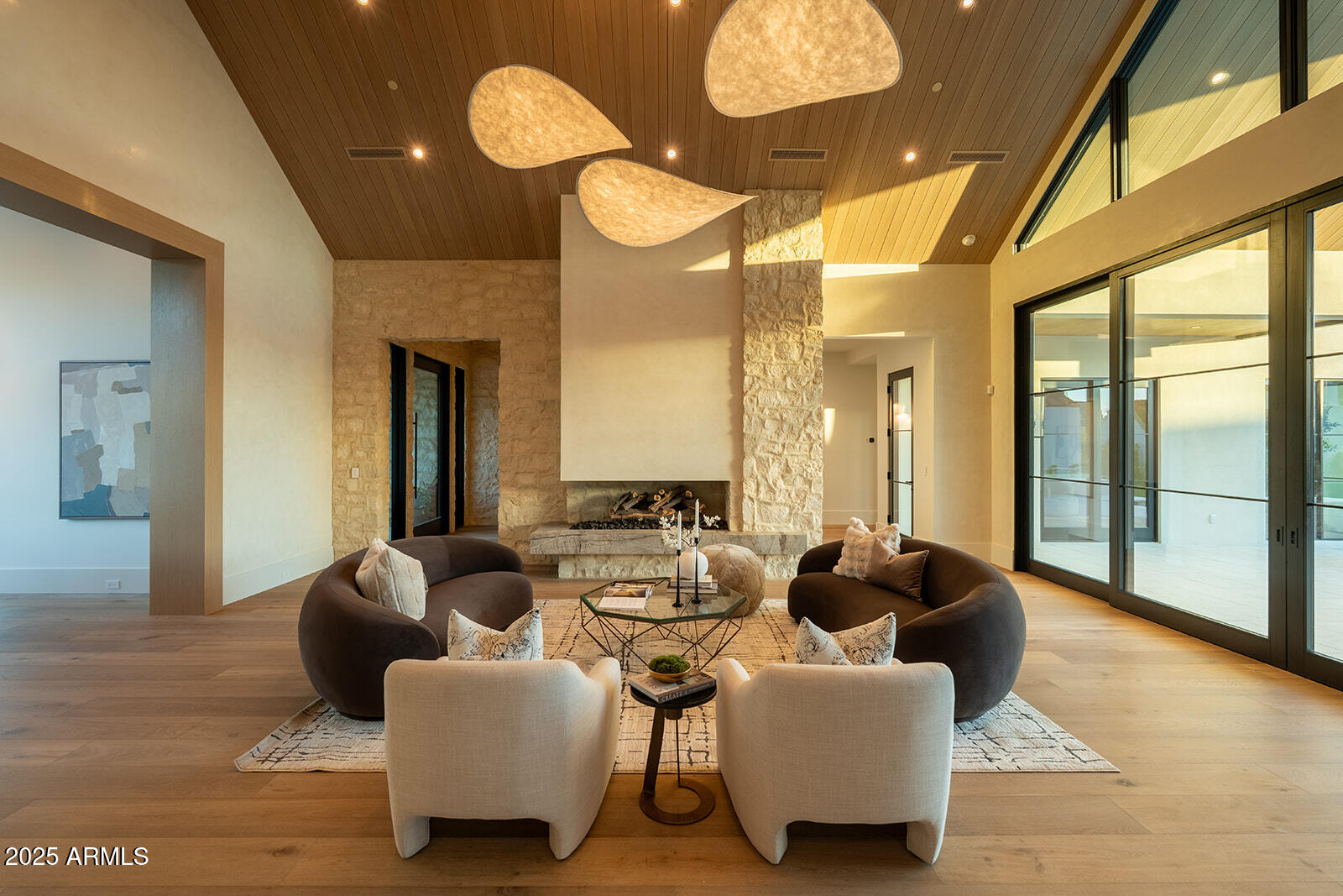 4729 E ARCADIA Lane