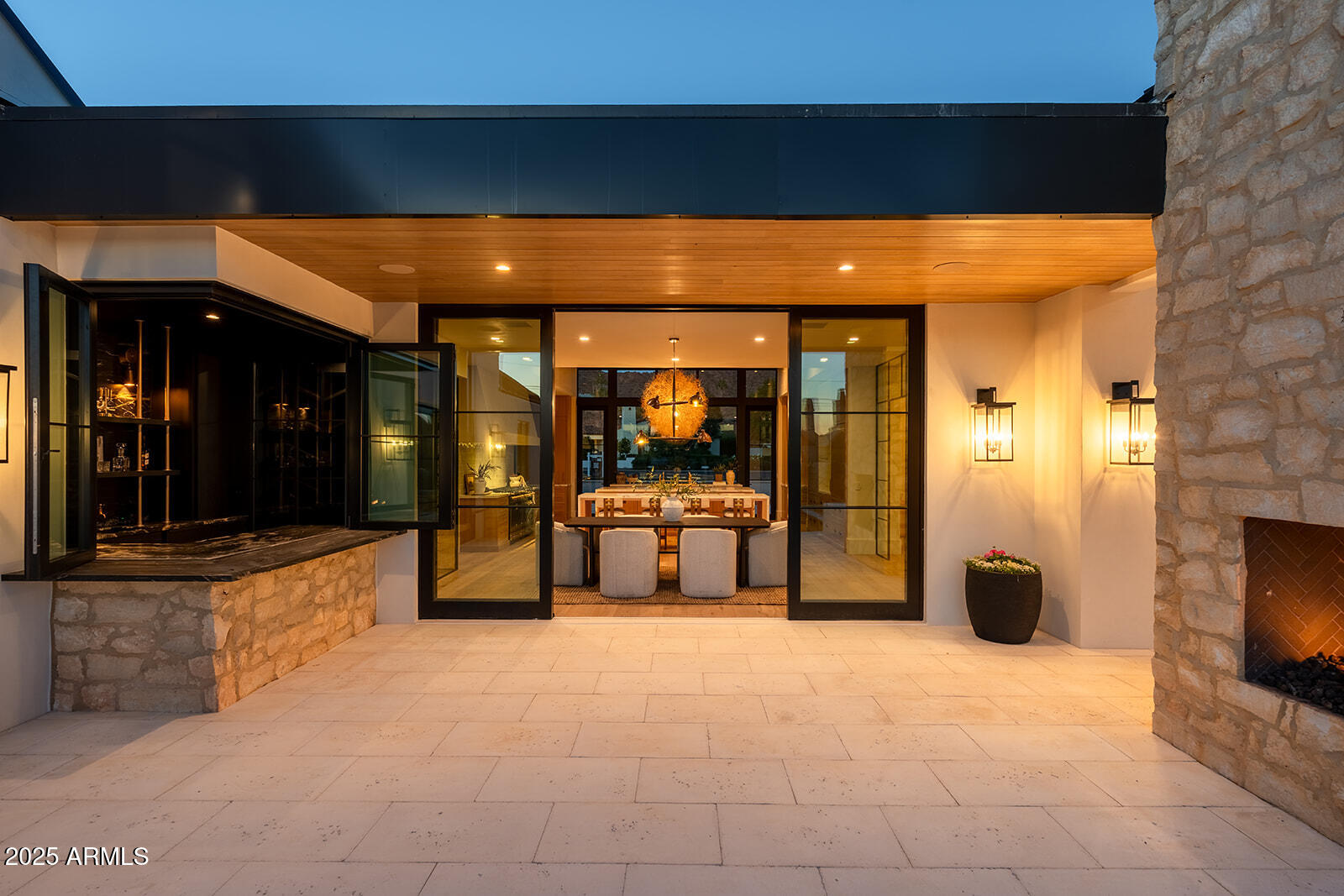4729 E ARCADIA Lane