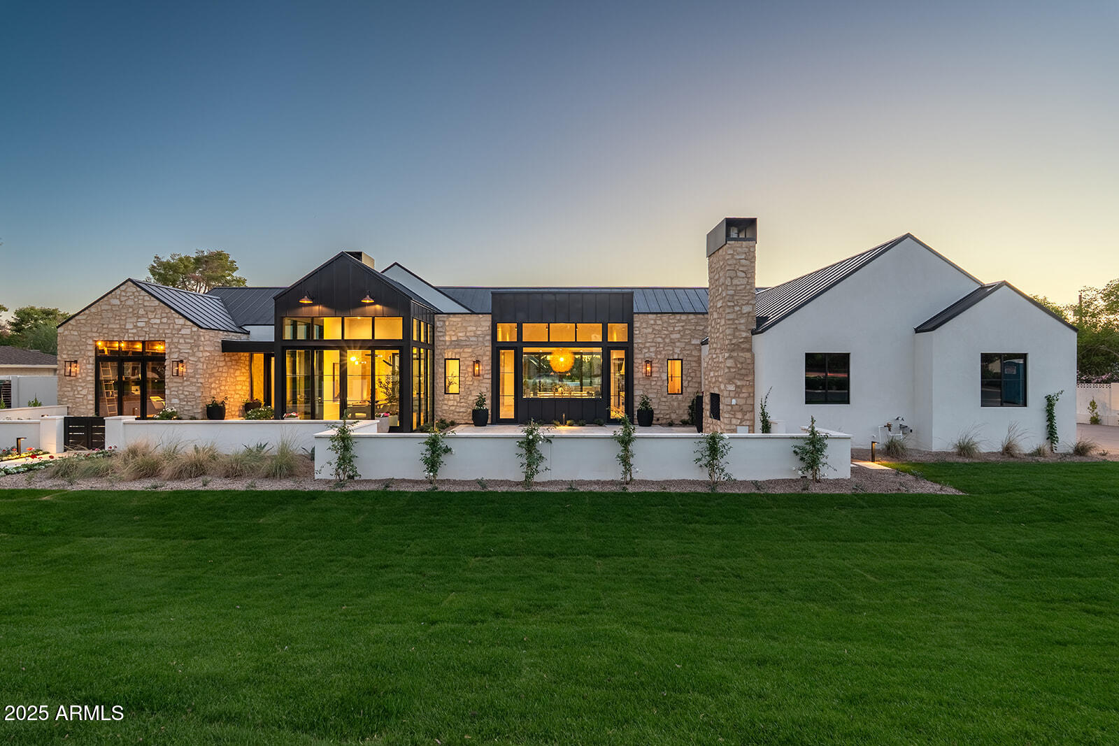 4729 E ARCADIA Lane