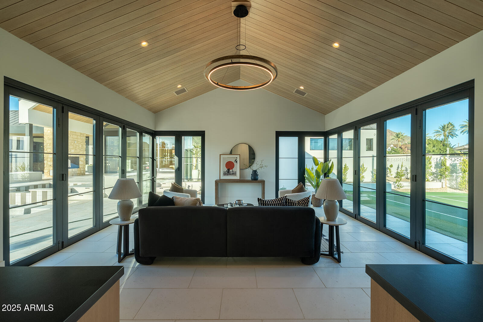 4729 E ARCADIA Lane