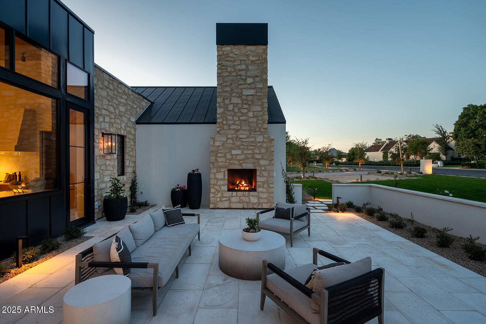 4729 E ARCADIA Lane