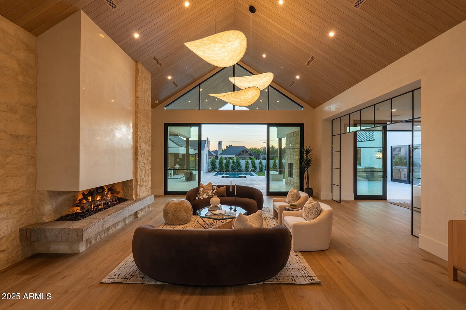 4729 E ARCADIA Lane