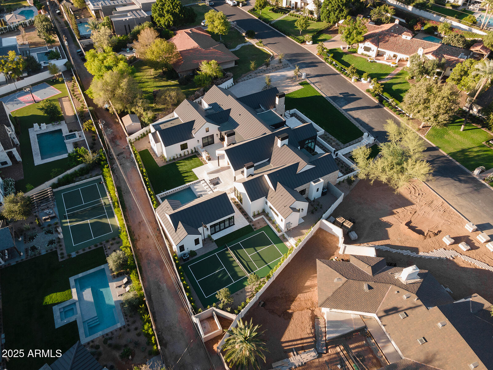 4729 E ARCADIA Lane