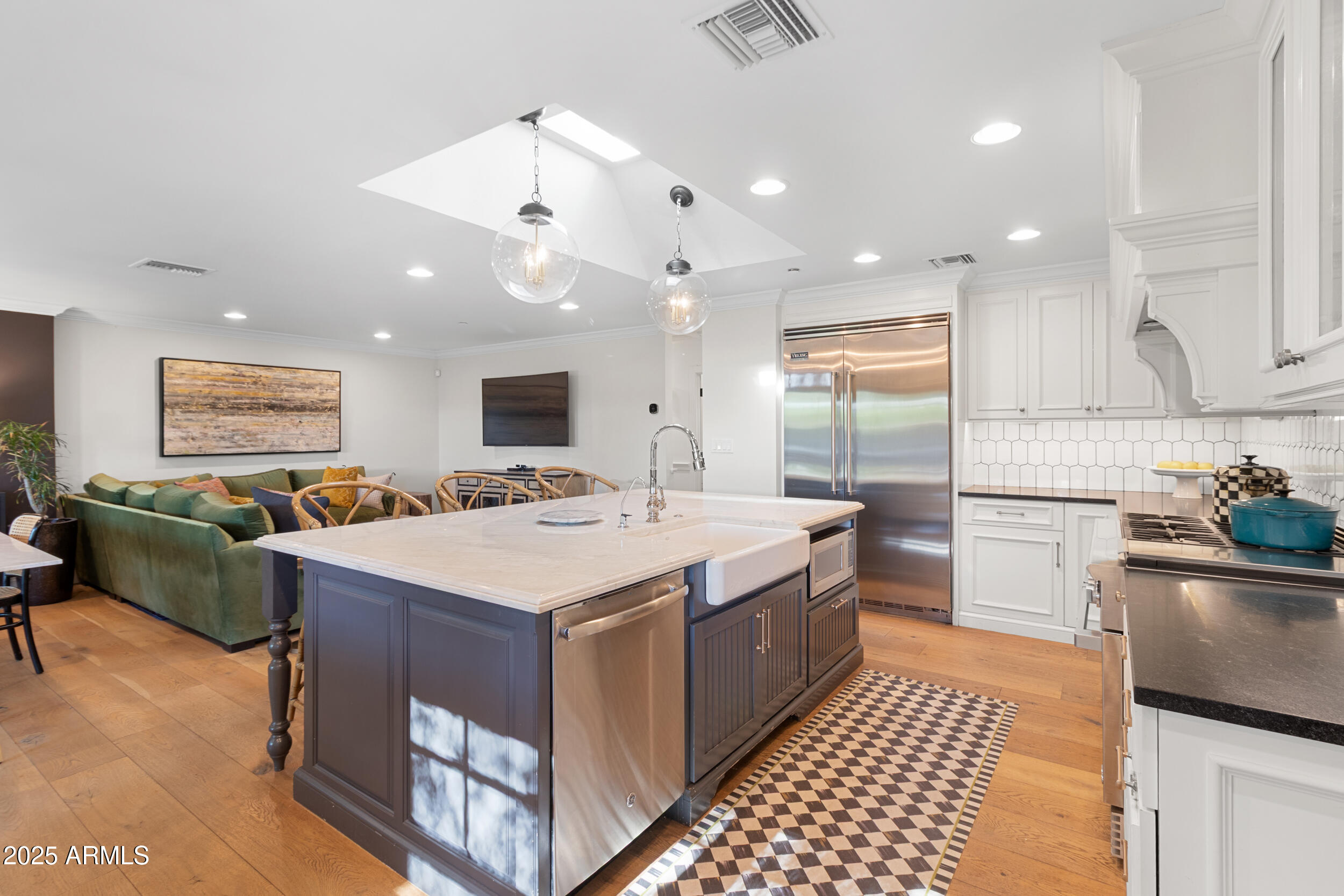 4021 E HAZELWOOD Street