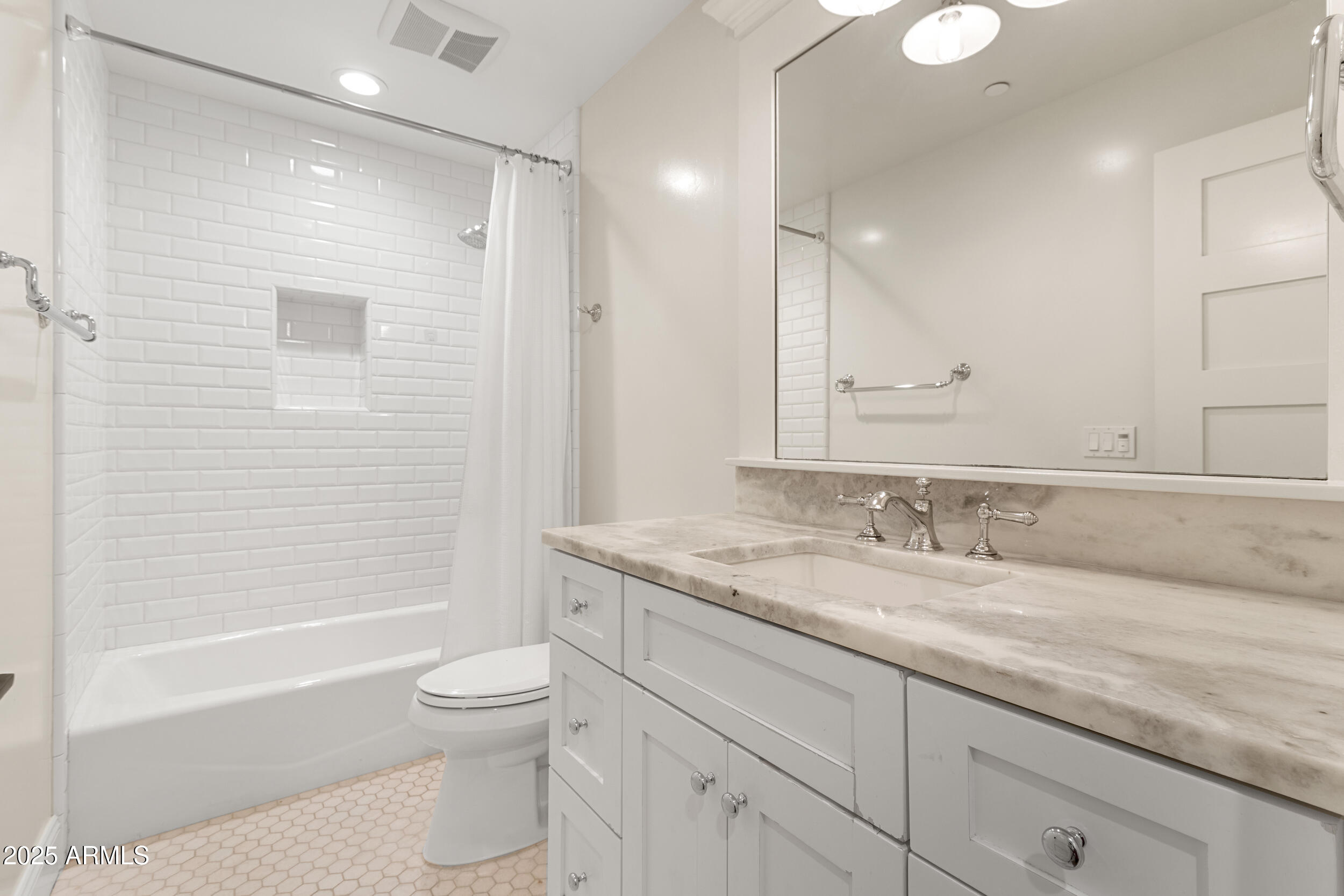 4021 E HAZELWOOD Street