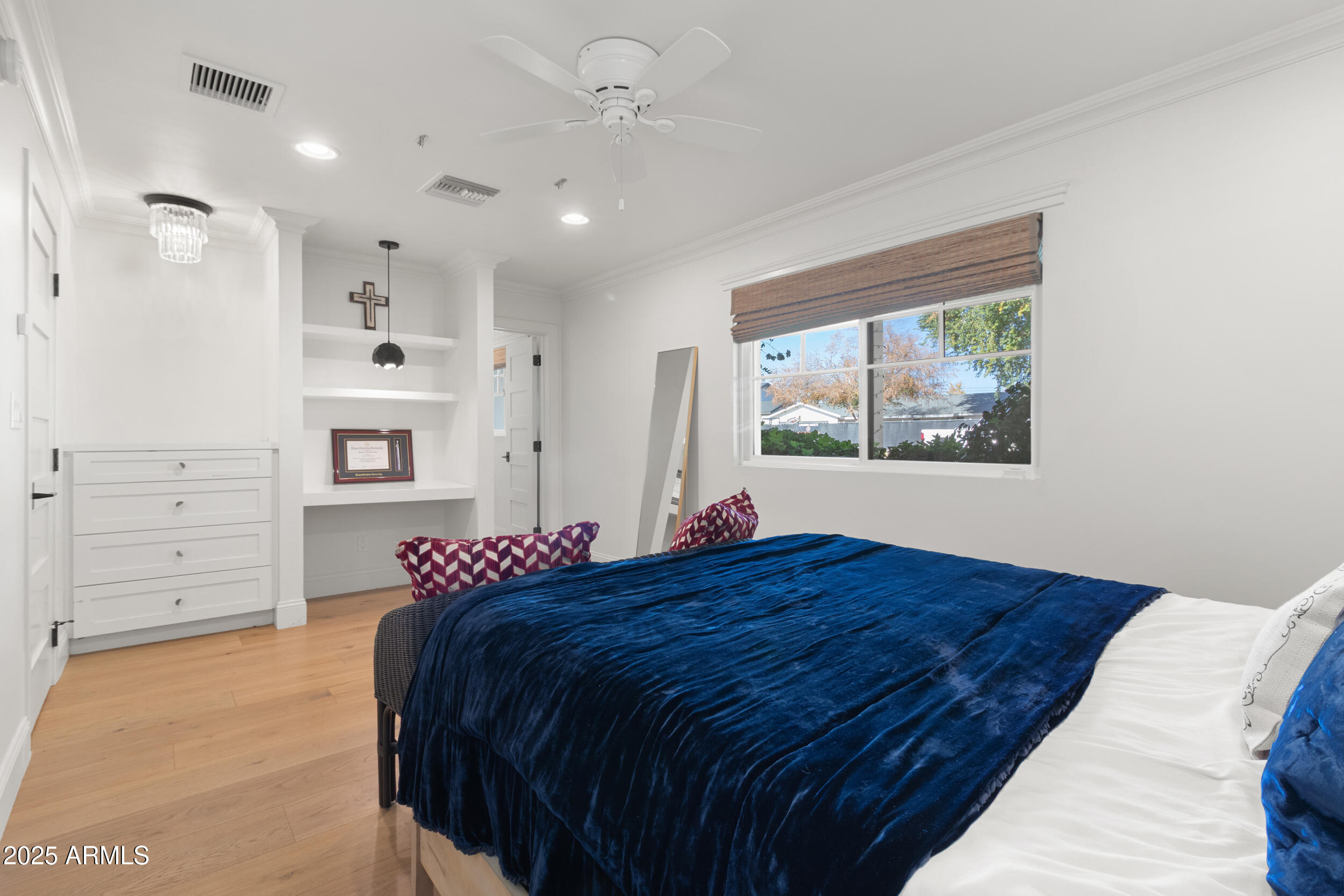 4021 E HAZELWOOD Street