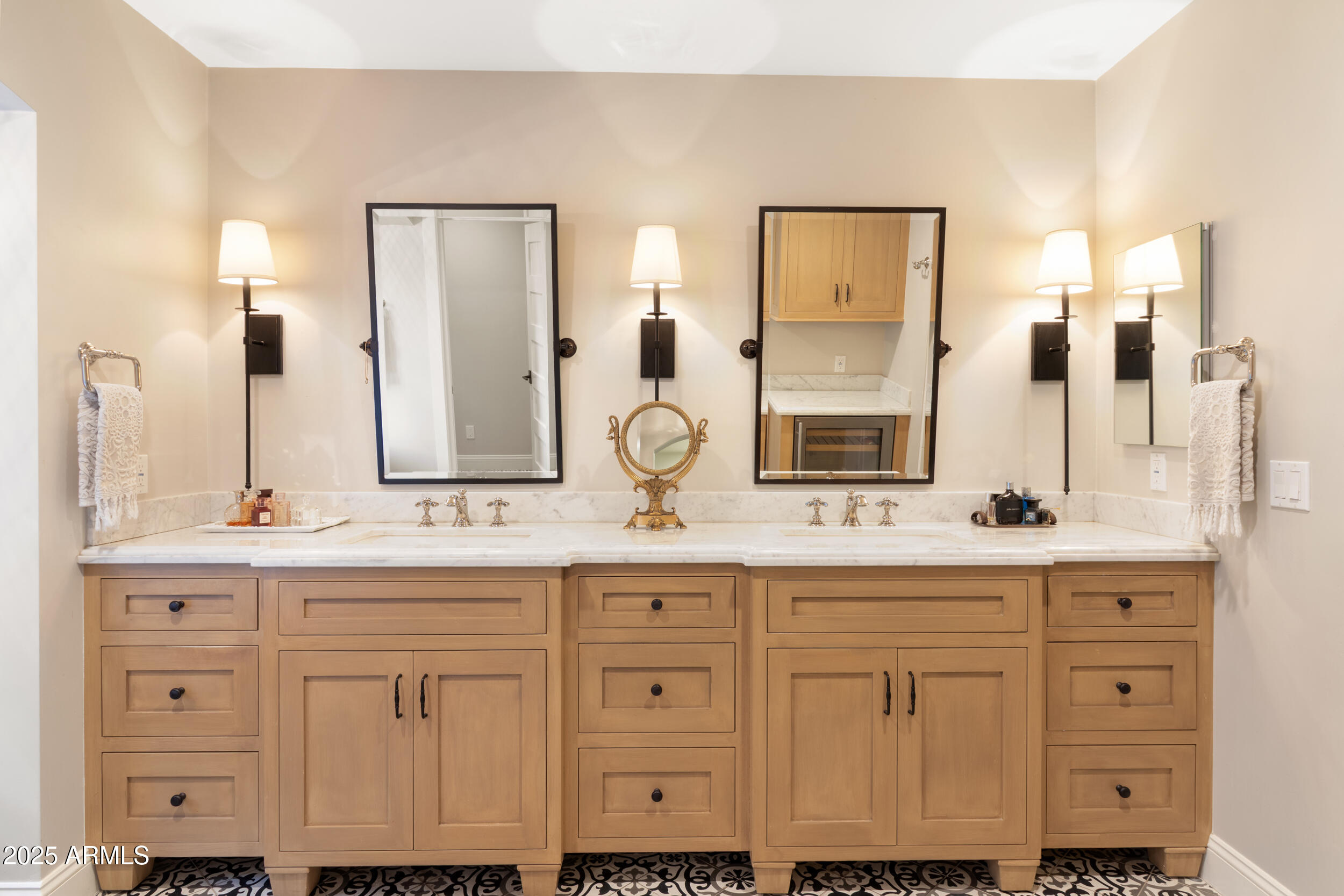 4021 E HAZELWOOD Street