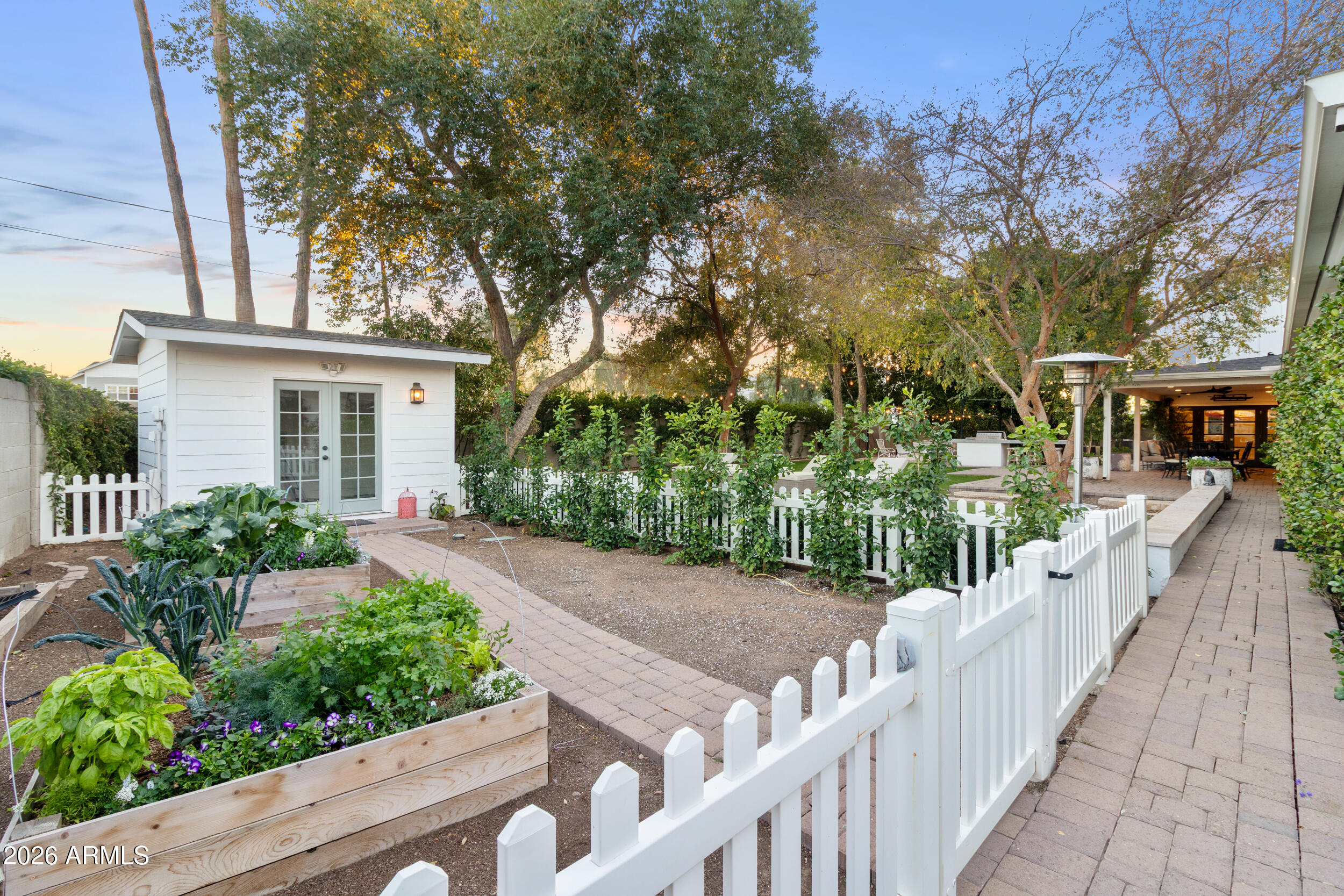 4021 E HAZELWOOD Street