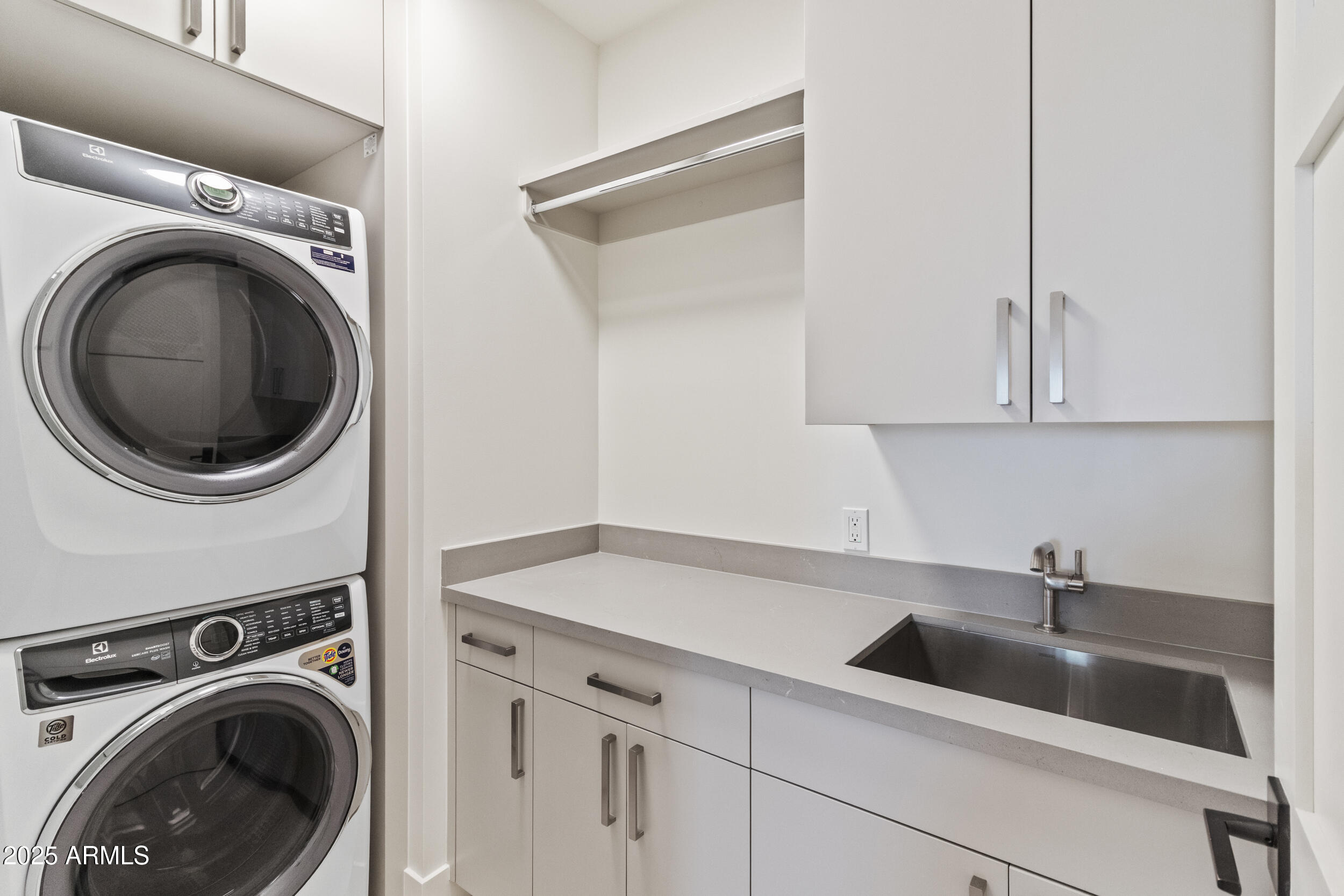 5000 N CAMELBACK RIDGE Drive 302