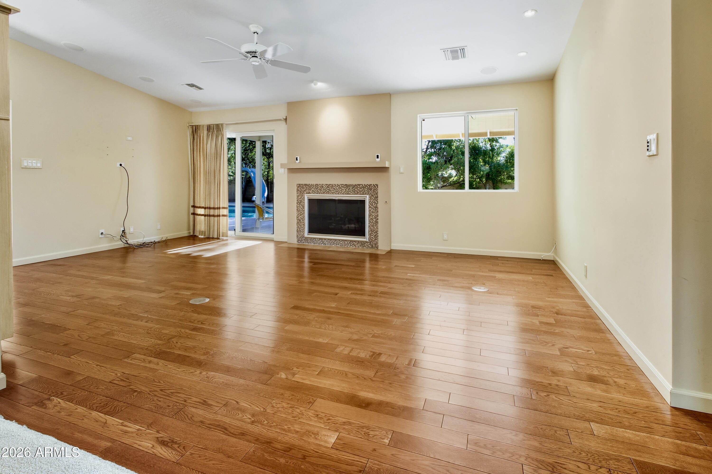4851 E CALLE TUBERIA