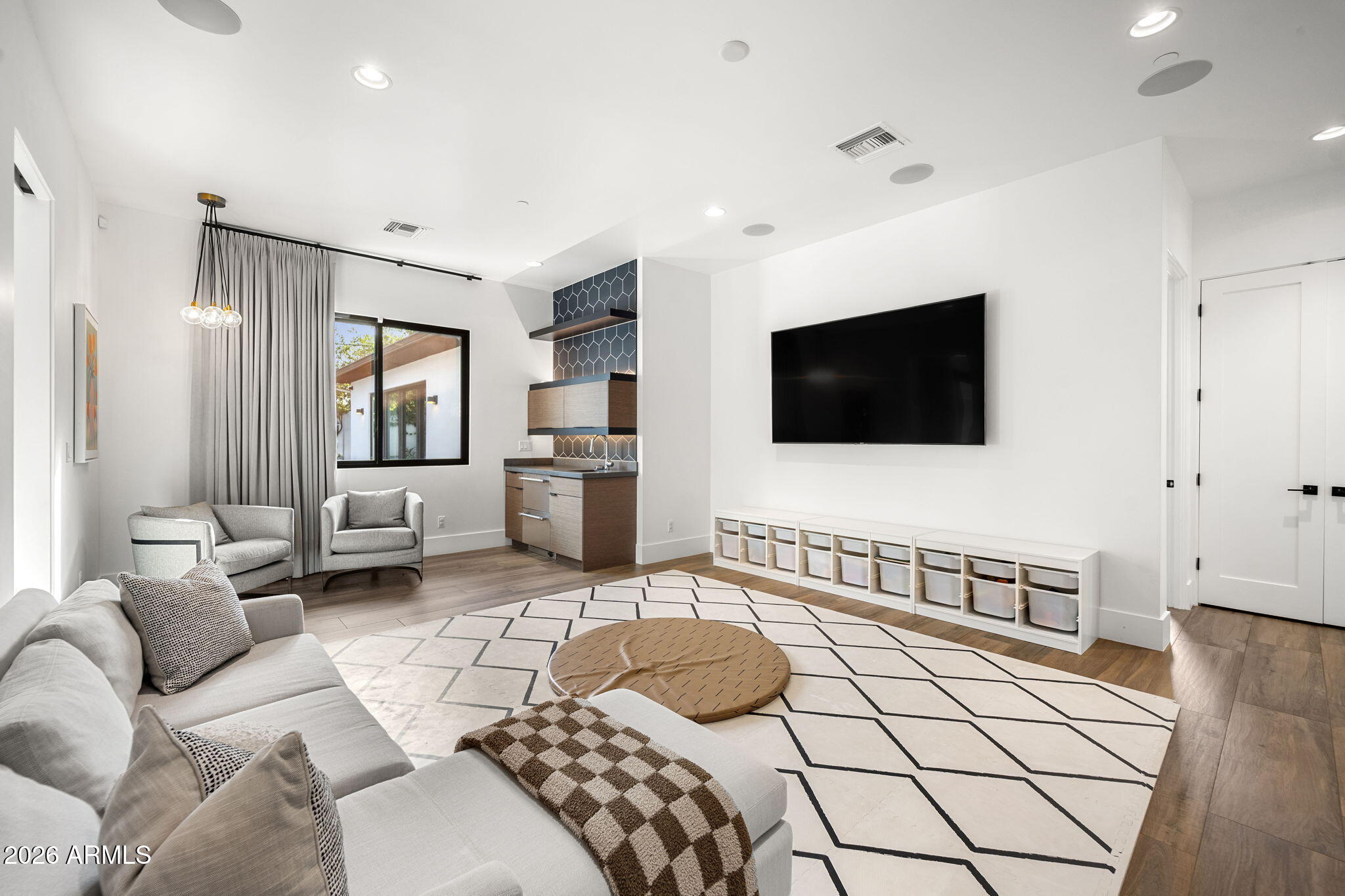 7251 E VISTA Drive