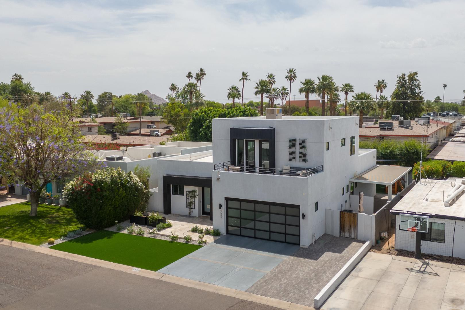 4533 E Devonshire Avenue