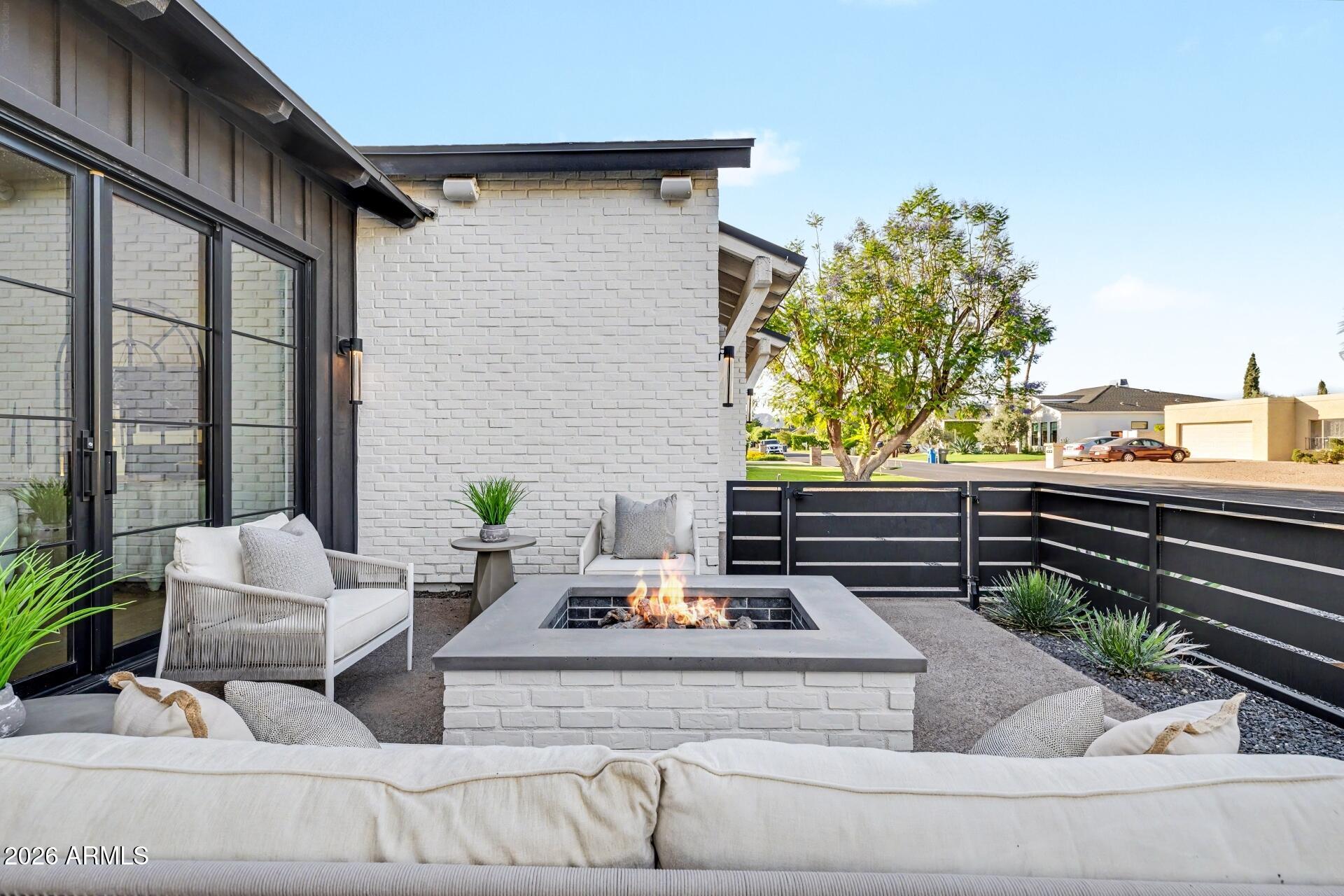 4557 E CALLE TUBERIA