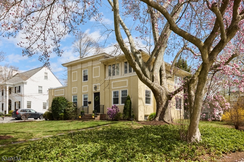 452-454 Richmond Ave