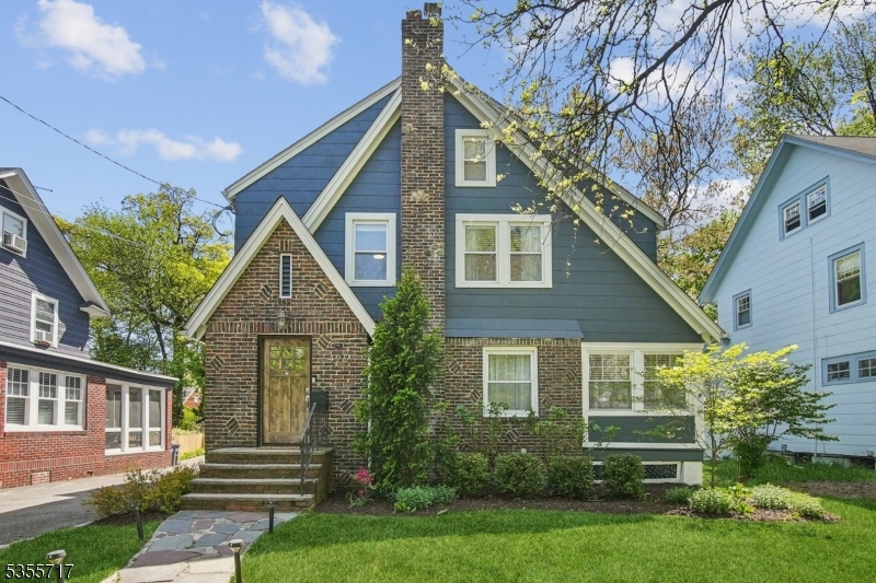 425 Elmwood Ave