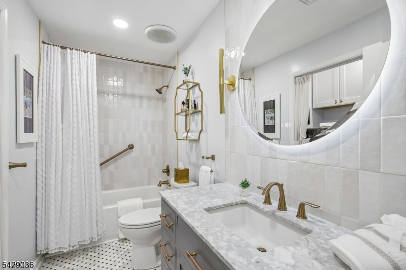 12 Louisburg Sq