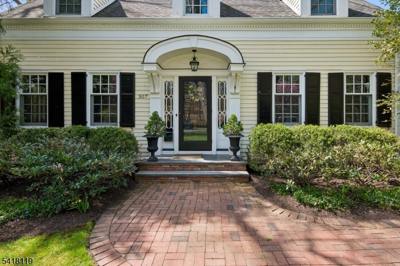 307 FOREST DRIVE SOUTH
