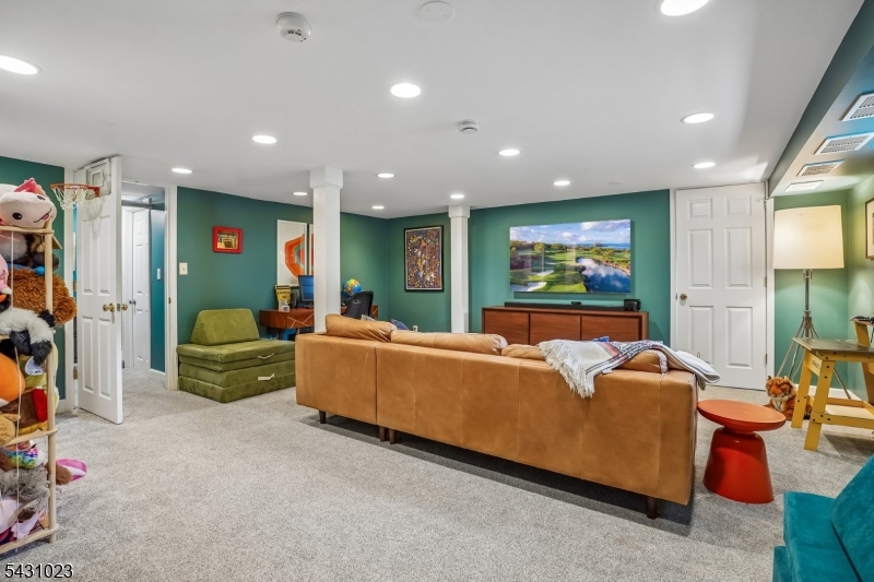 11 Kendal Ave