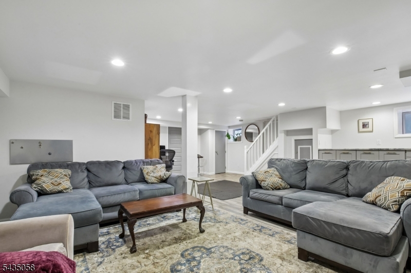 67 Midland Blvd