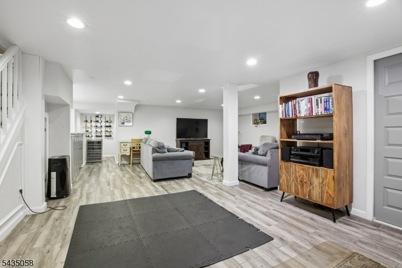 67 Midland Blvd