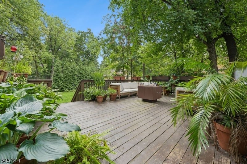 341 Montrose Ave