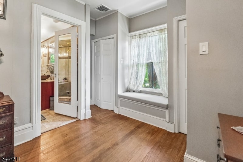 341 Montrose Ave