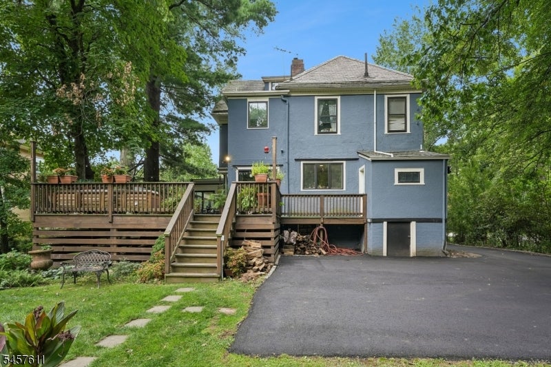 341 Montrose Ave