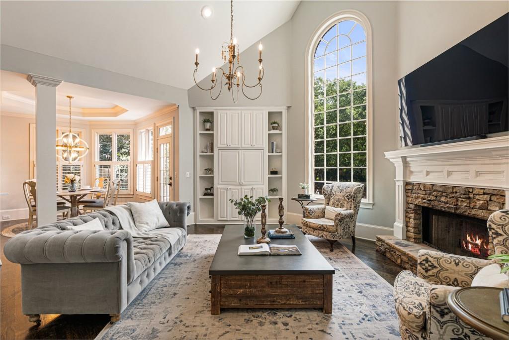 330 White Columns Court