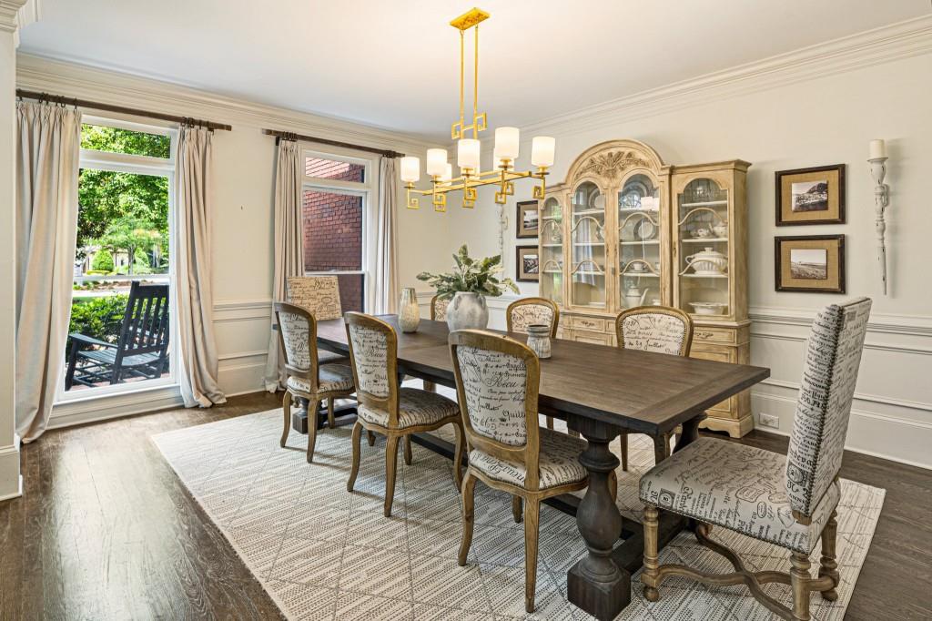 330 White Columns Court