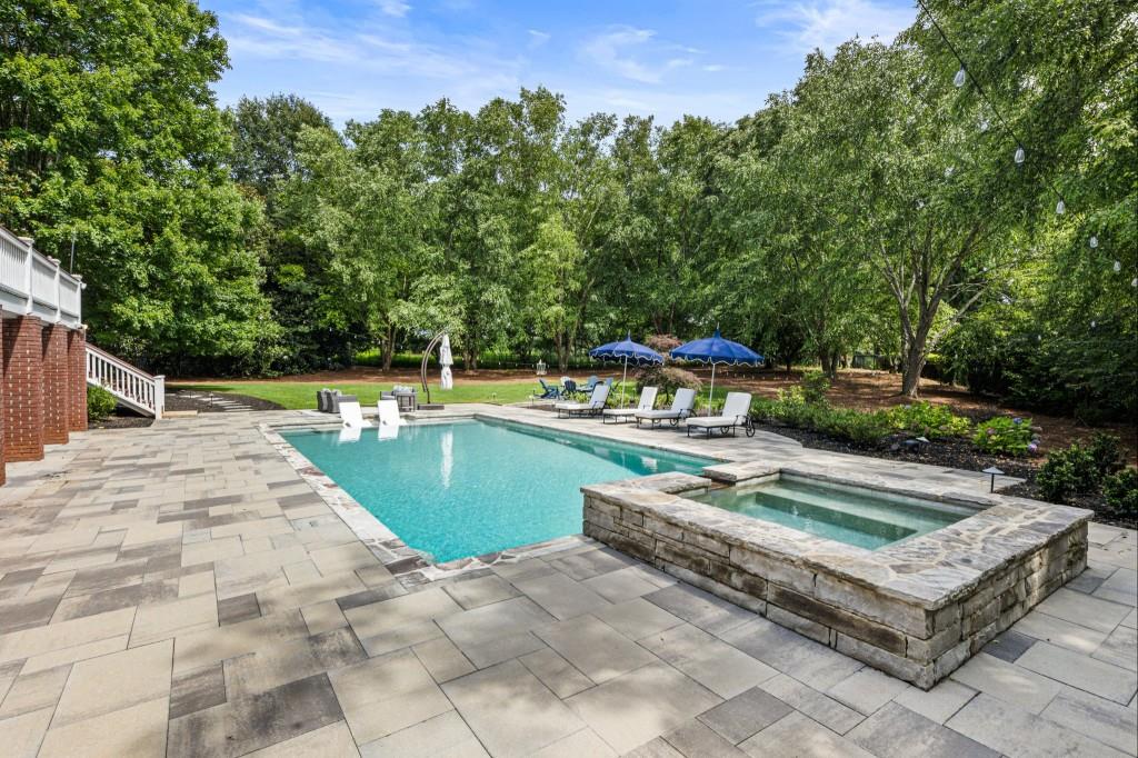 330 White Columns Court