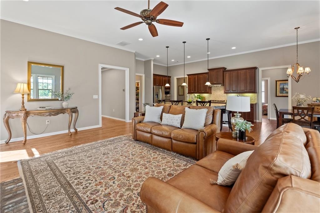 319 Laurel Lookout Hills