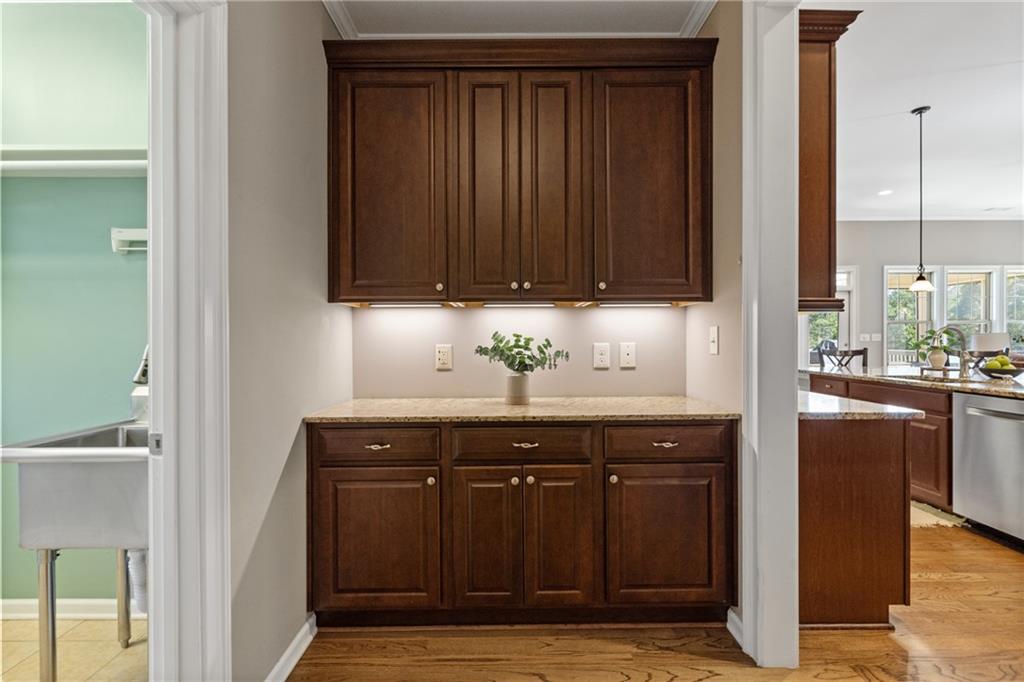 319 Laurel Lookout Hills