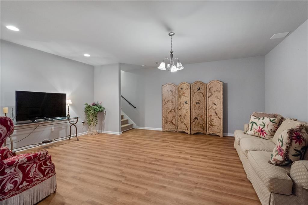 319 Laurel Lookout Hills