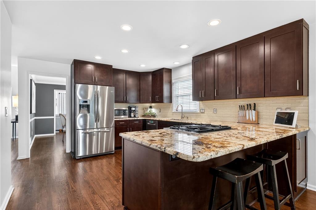 1124 Bailiff Court NE