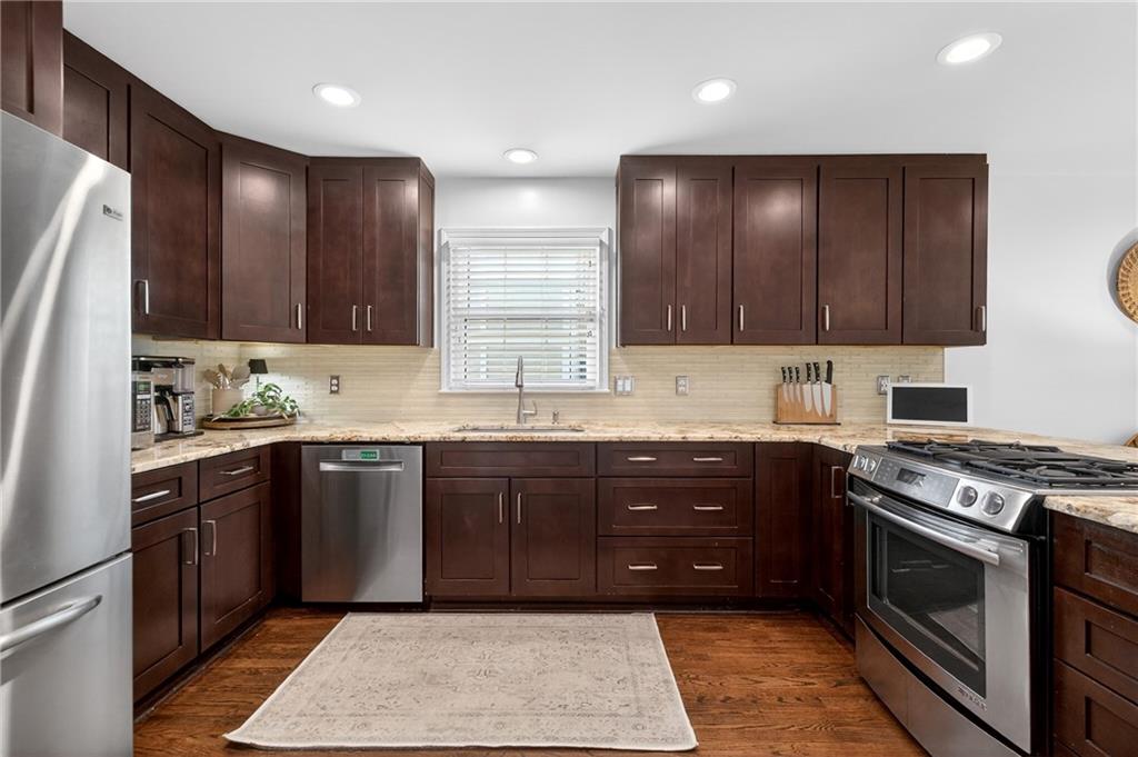 1124 Bailiff Court NE