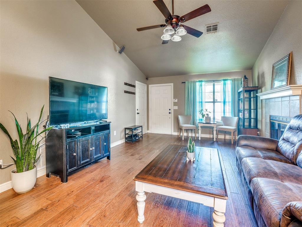 3005 Pinecrest Street