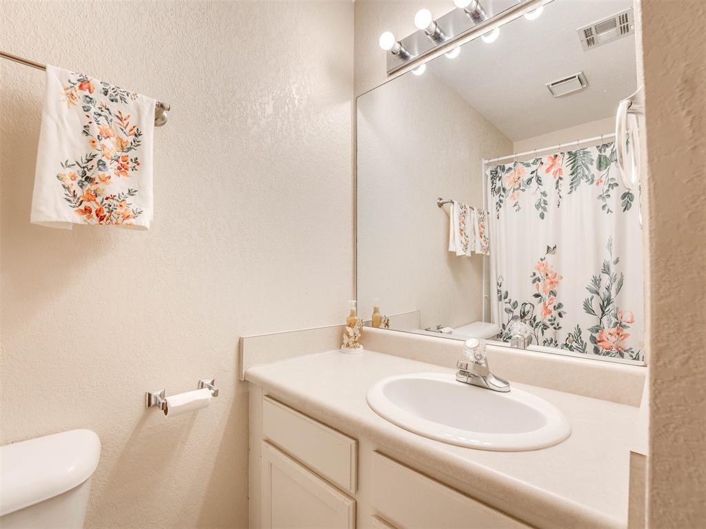 3005 Pinecrest Street