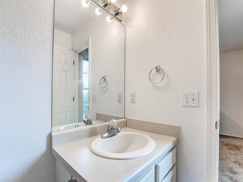 3005 Pinecrest Street