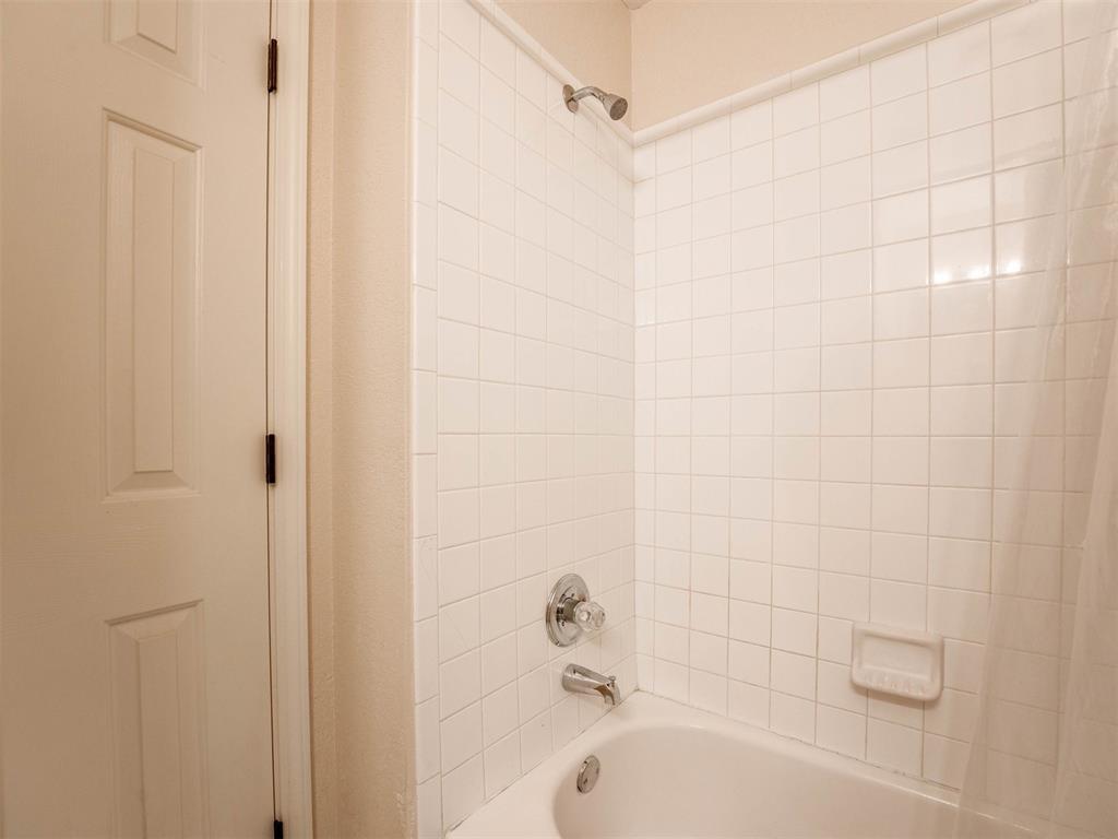 3005 Pinecrest Street