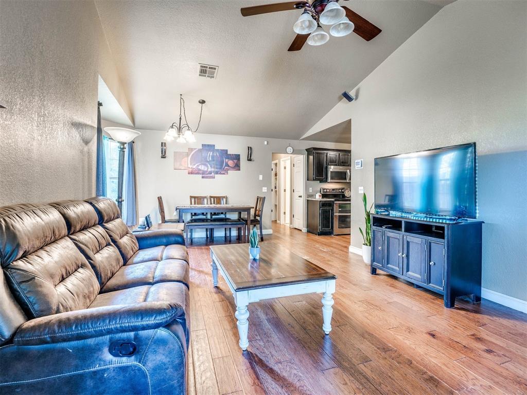 3005 Pinecrest Street